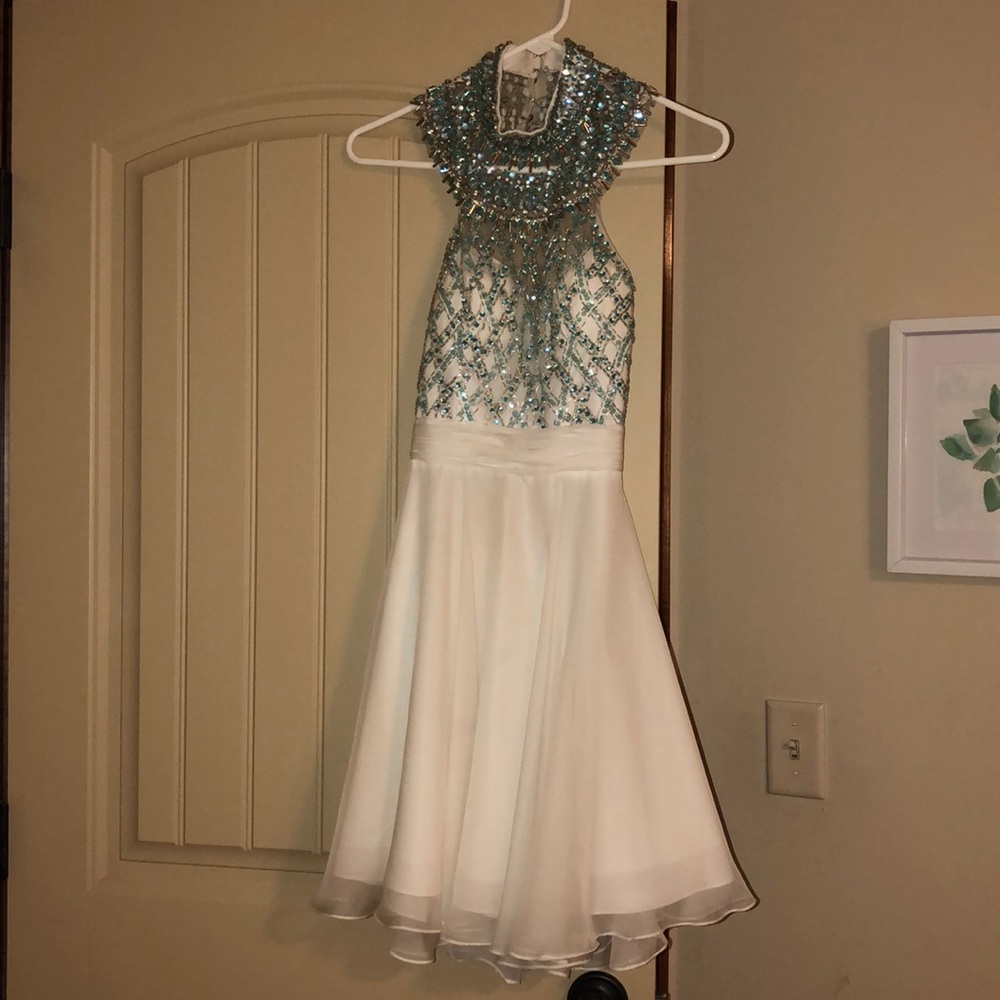 1 short dress, 1 two piece floor length, worn once - Picture 2 of 4